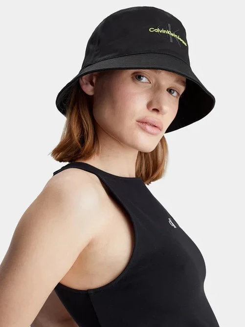 GORRO CALVIN KLEIN MONOGRAM BUCKET MUJER - Image 4