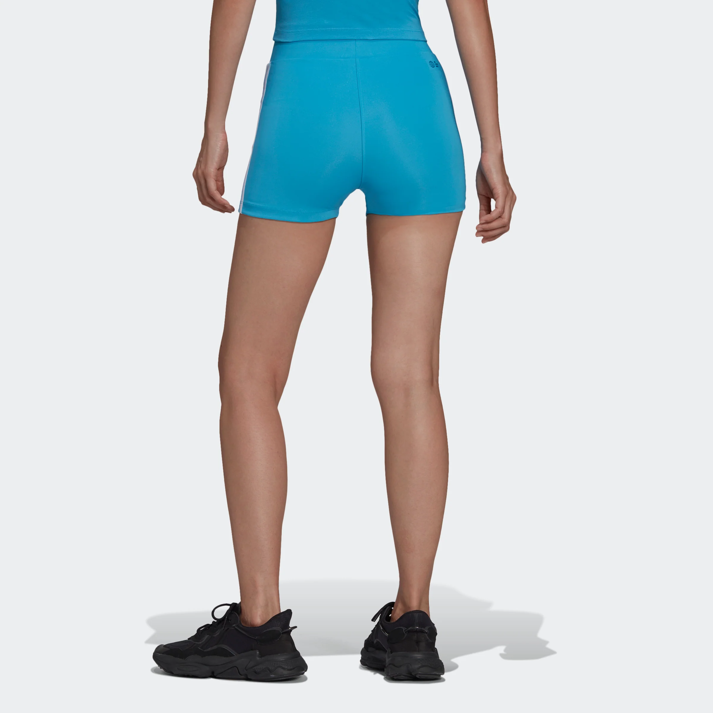 PANTALON ADIDAS CORTO  MUJER - Image 2