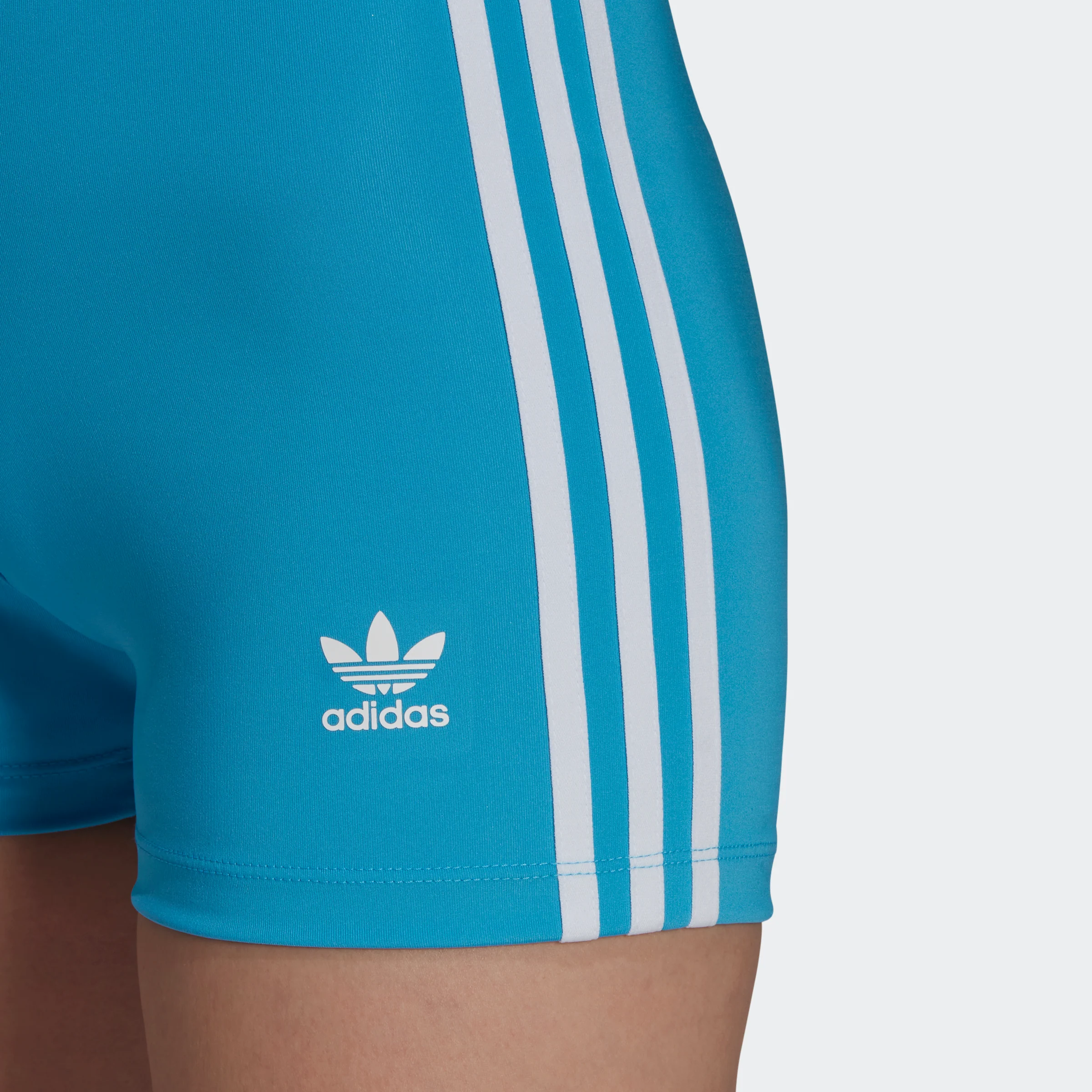 PANTALON ADIDAS CORTO  MUJER - Image 5